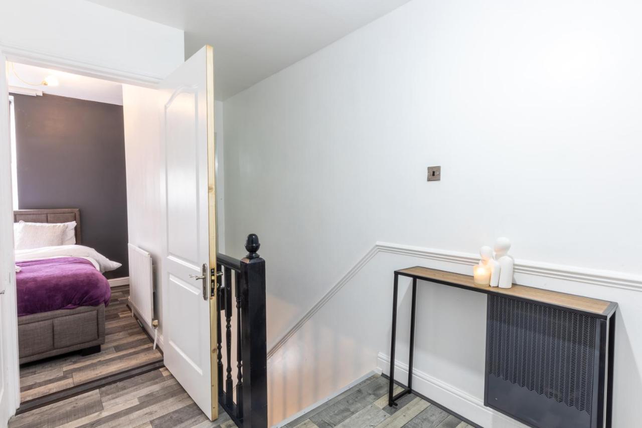 The Stratford Victoria Villa London Exterior photo