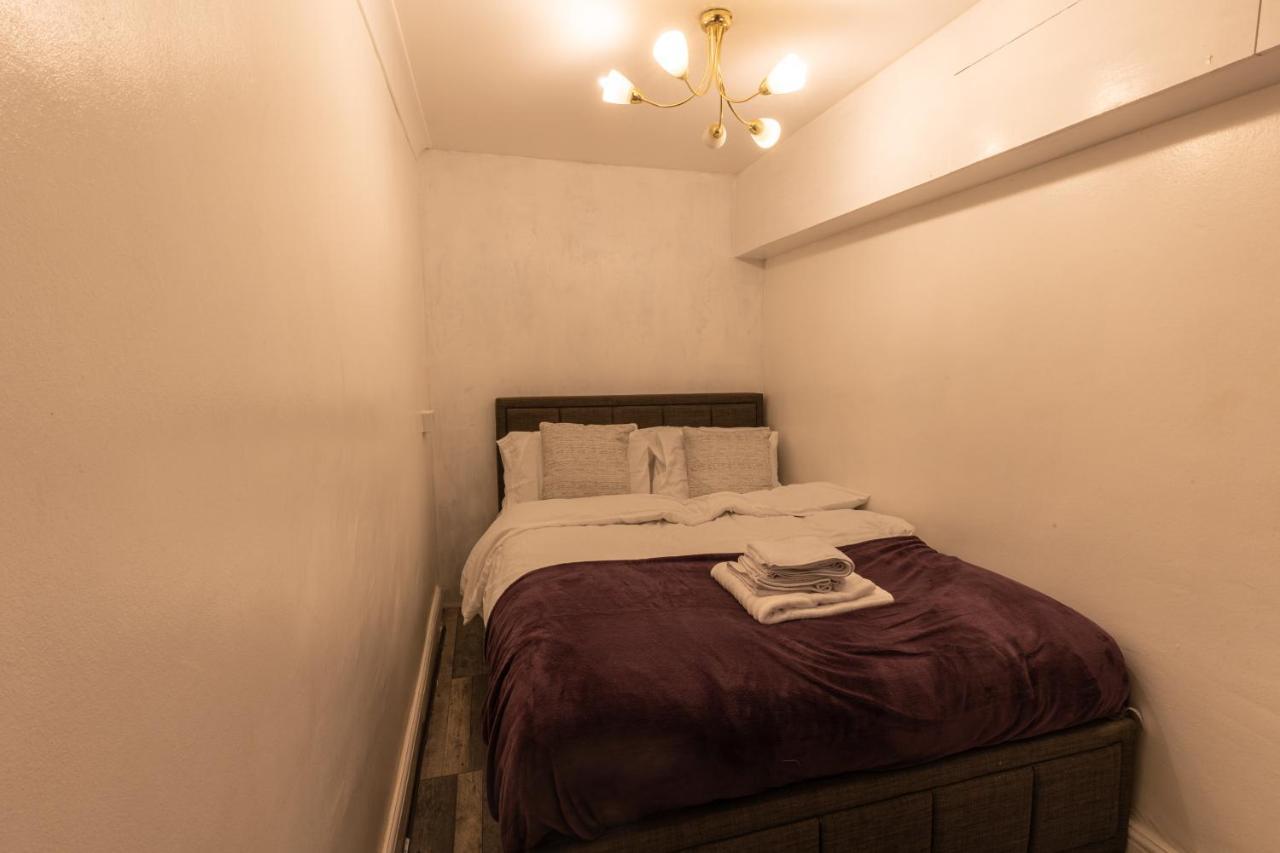 The Stratford Victoria Villa London Exterior photo