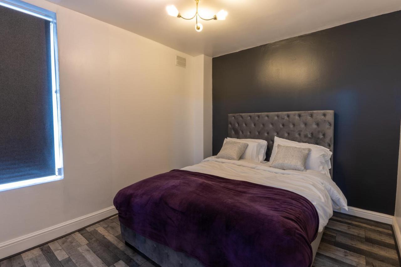 The Stratford Victoria Villa London Exterior photo